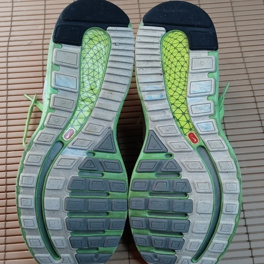 Nike LunarMax+ Running Shoe gray/ green Neon 415323-010 Low Lace Up men's 12 M.